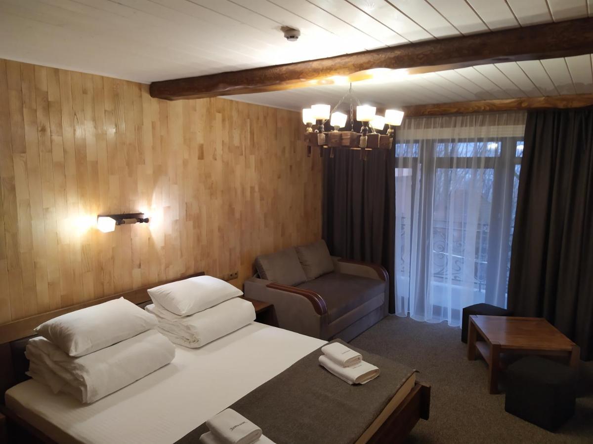 Zatyshok Hotel Svaleava Exterior foto