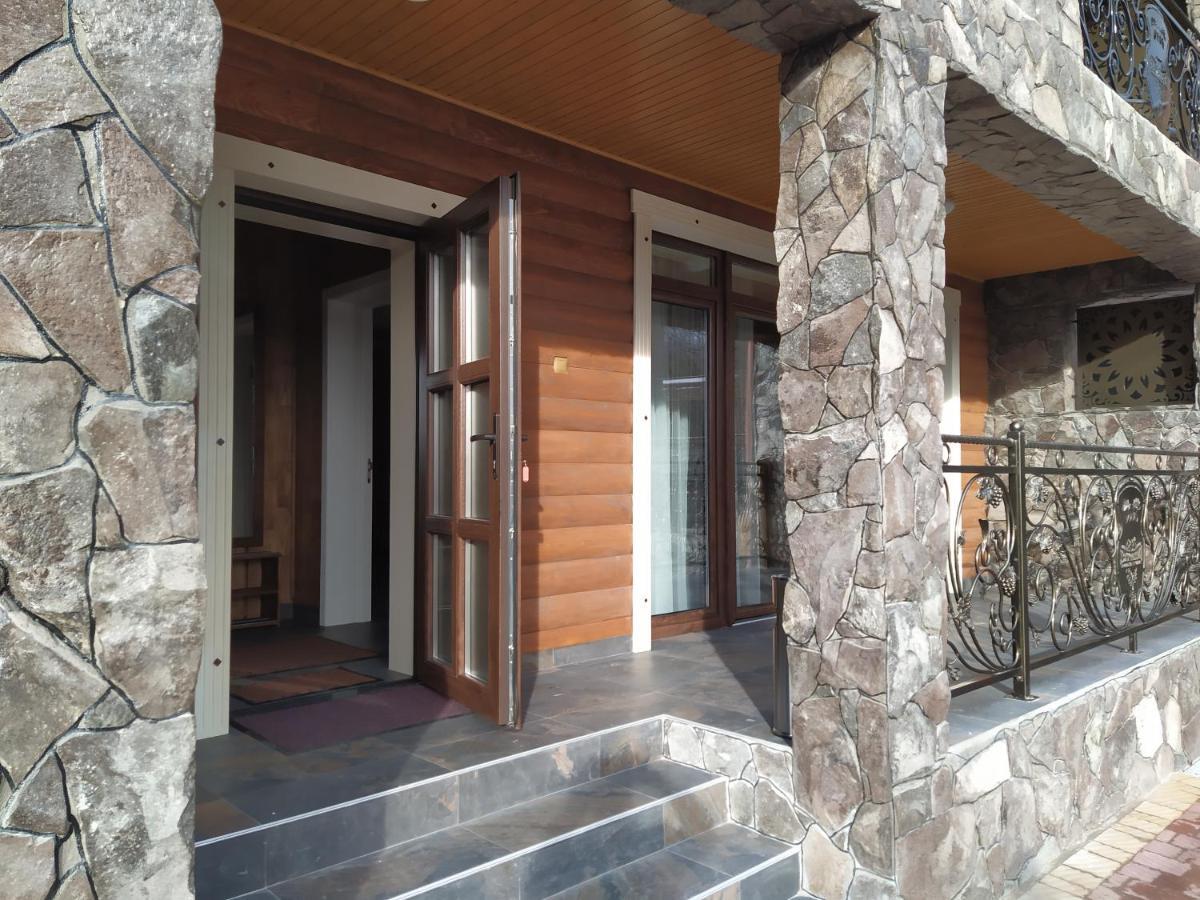 Zatyshok Hotel Svaleava Exterior foto